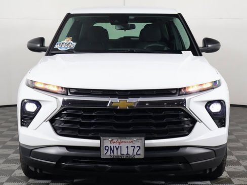 Used 2024 Chevrolet TrailBlazer LS image 2