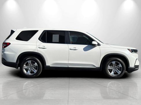 Used 2025 Honda Pilot EX-L image 8