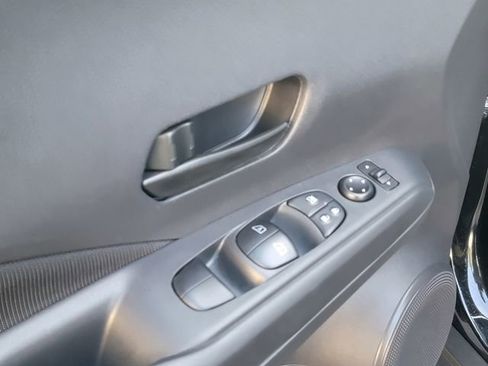 Used 2024 Nissan Kicks S image 11