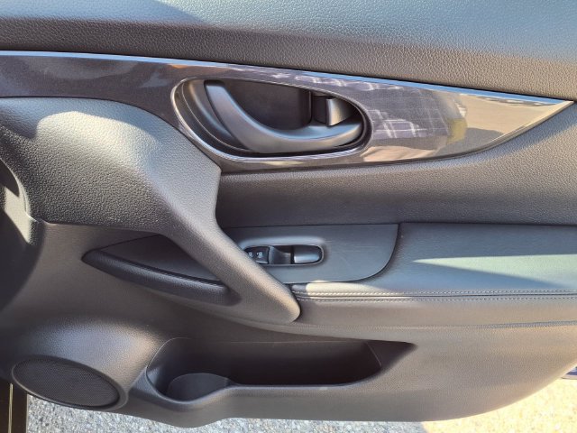 Used 2019 Nissan Rogue S FWD image 27