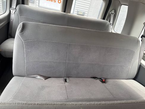 Used 2006 Ford E-350 and Econoline 350 XLT RWD image 18