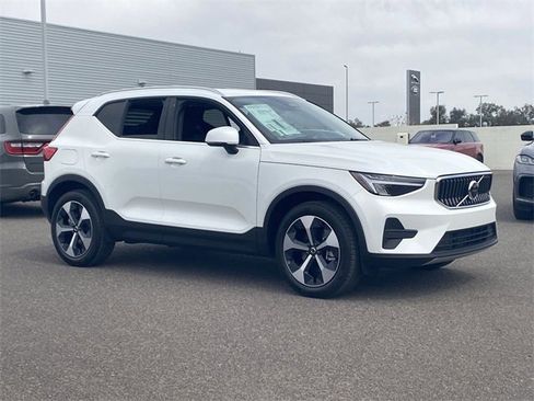 New 2025 Volvo XC40 B5 Core image 4