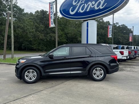 Used 2024 Ford Explorer XLT w/ Equipment Group 202A image 3