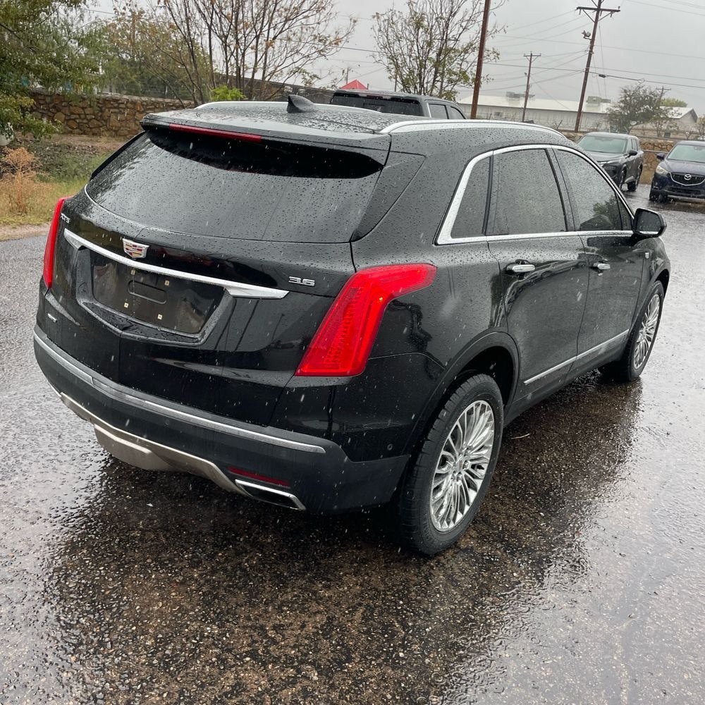 Used 2017 Cadillac XT5 Platinum w/ Driver Assist Package AWD/4WD image 3
