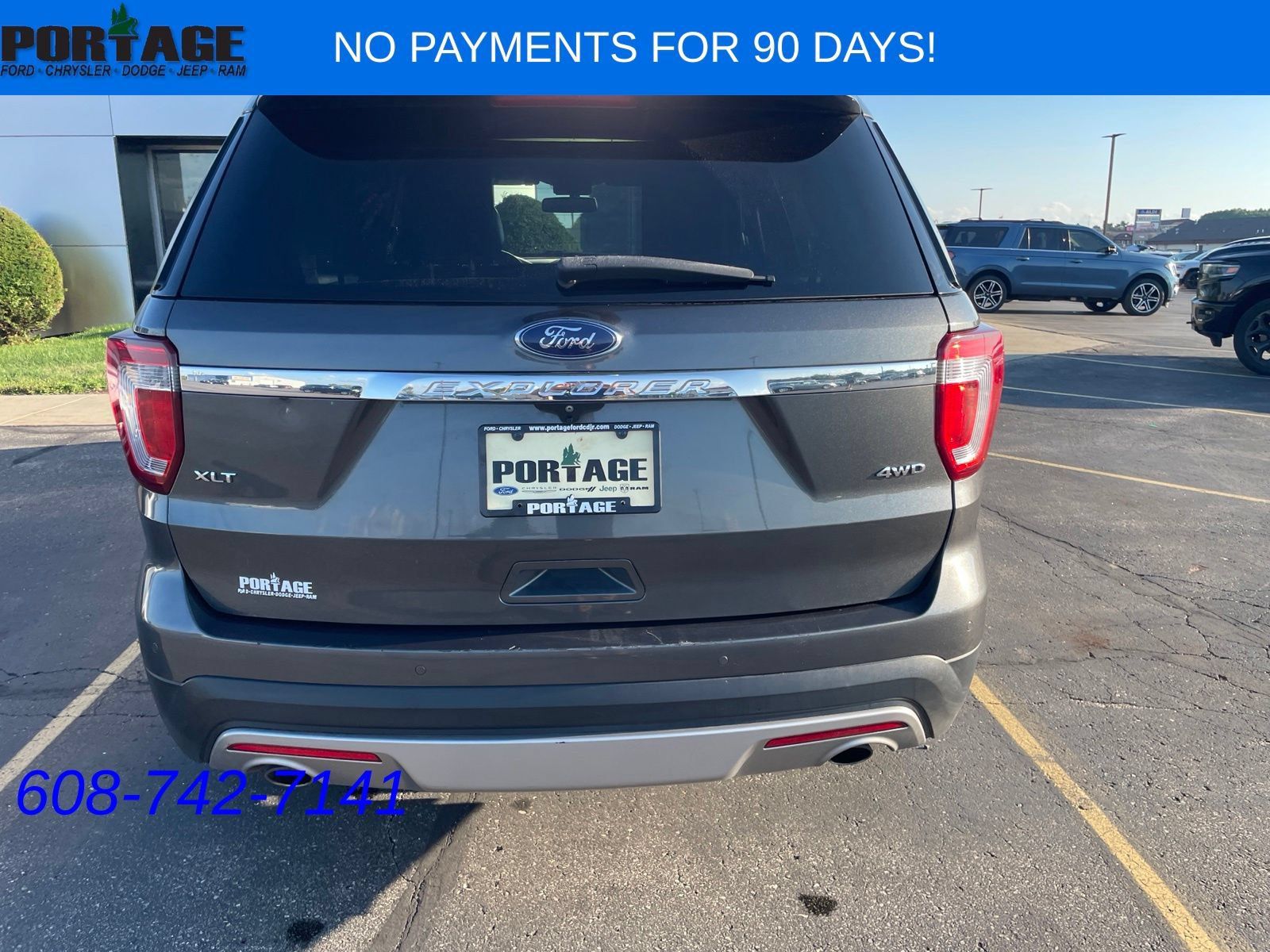 Used 2017 Ford Explorer XLT w/ Equipment Group 202A AWD/4WD image 4