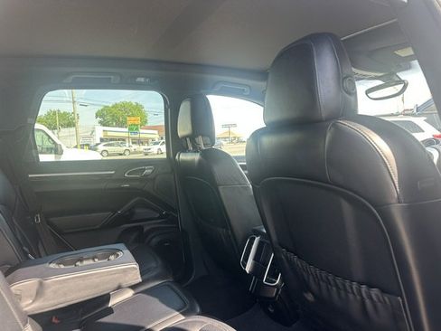Used 2017 Porsche Cayenne Platinum Edition image 18