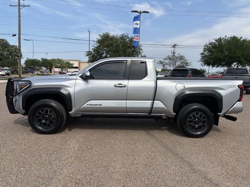Used 2024 Toyota Tacoma PreRunner w/ TRD Prerunner Upgrade Package RWD image 3