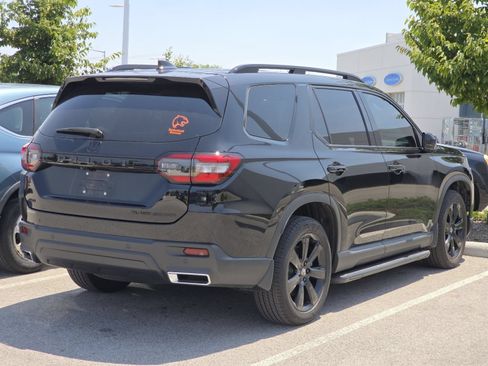 Used 2025 Honda Pilot Black Edition image 6
