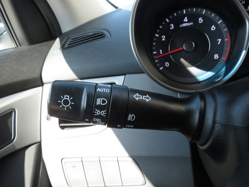 Used 2014 Hyundai Elantra SE w/ Option Group 02 FWD image 18