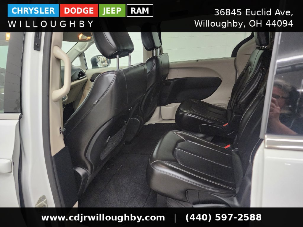 Used 2023 Chrysler Pacifica Touring-L FWD image 25
