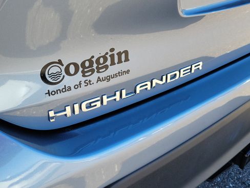 Used 2022 Toyota Highlander XLE image 11