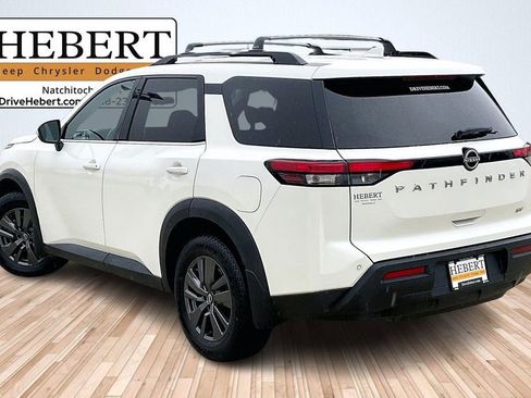 Used 2022 Nissan Pathfinder SV image 11