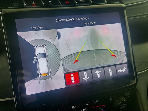 Used 2024 Jeep Grand Cherokee L Limited w/ Luxury Tech Group II image 23