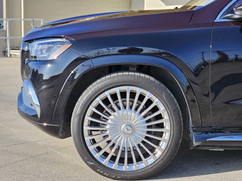 Used 2023 Mercedes-Benz Maybach GLS 600 Maybach GLS 600 image 11