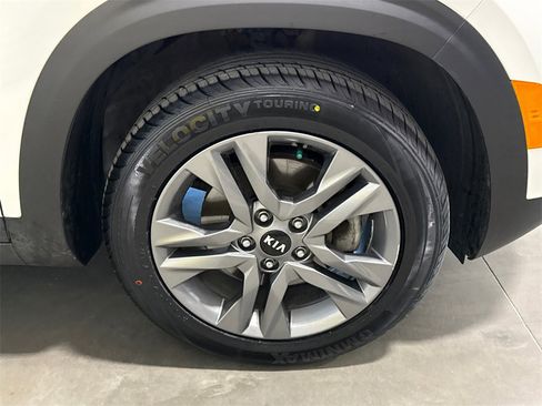 Used 2021 Kia Seltos S image 16