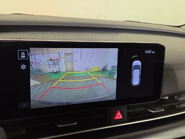 Certified 2025 Kia Carnival FWD image 17