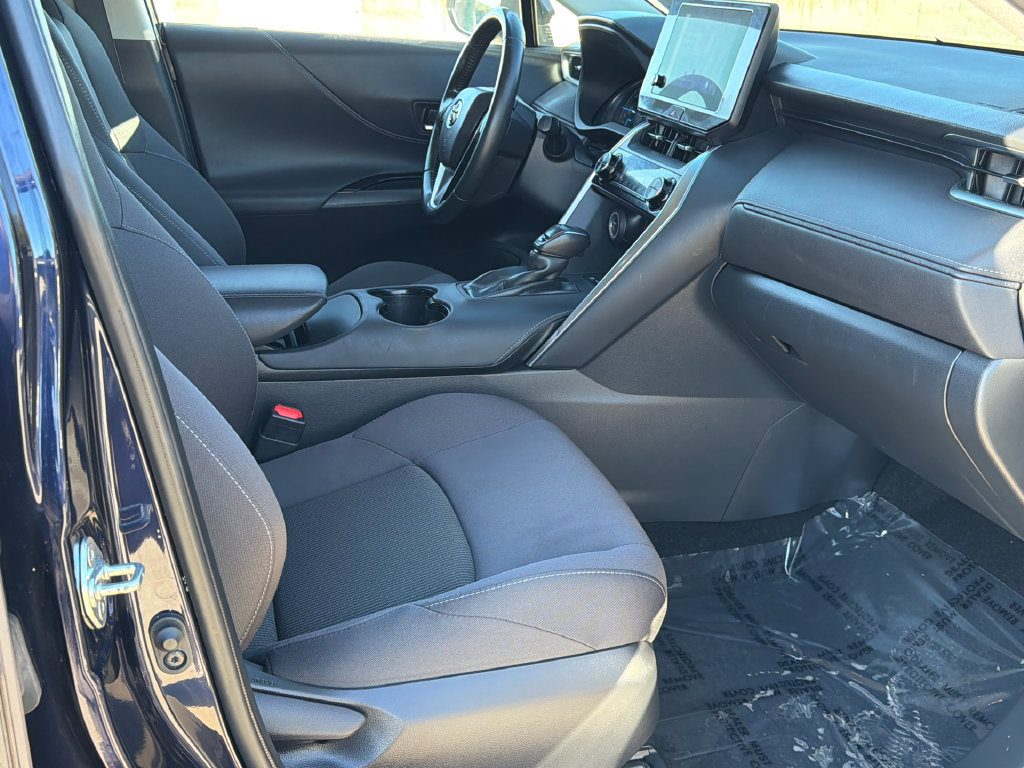 Used 2023 Toyota Venza LE AWD/4WD image 10