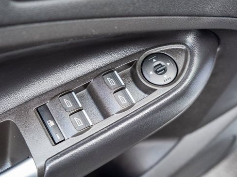 Used 2019 Ford Escape SE image 25