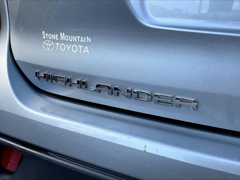 Used 2024 Toyota Highlander XSE FWD image 10