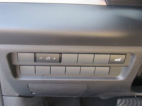 New 2025 Mitsubishi Outlander SE image 23