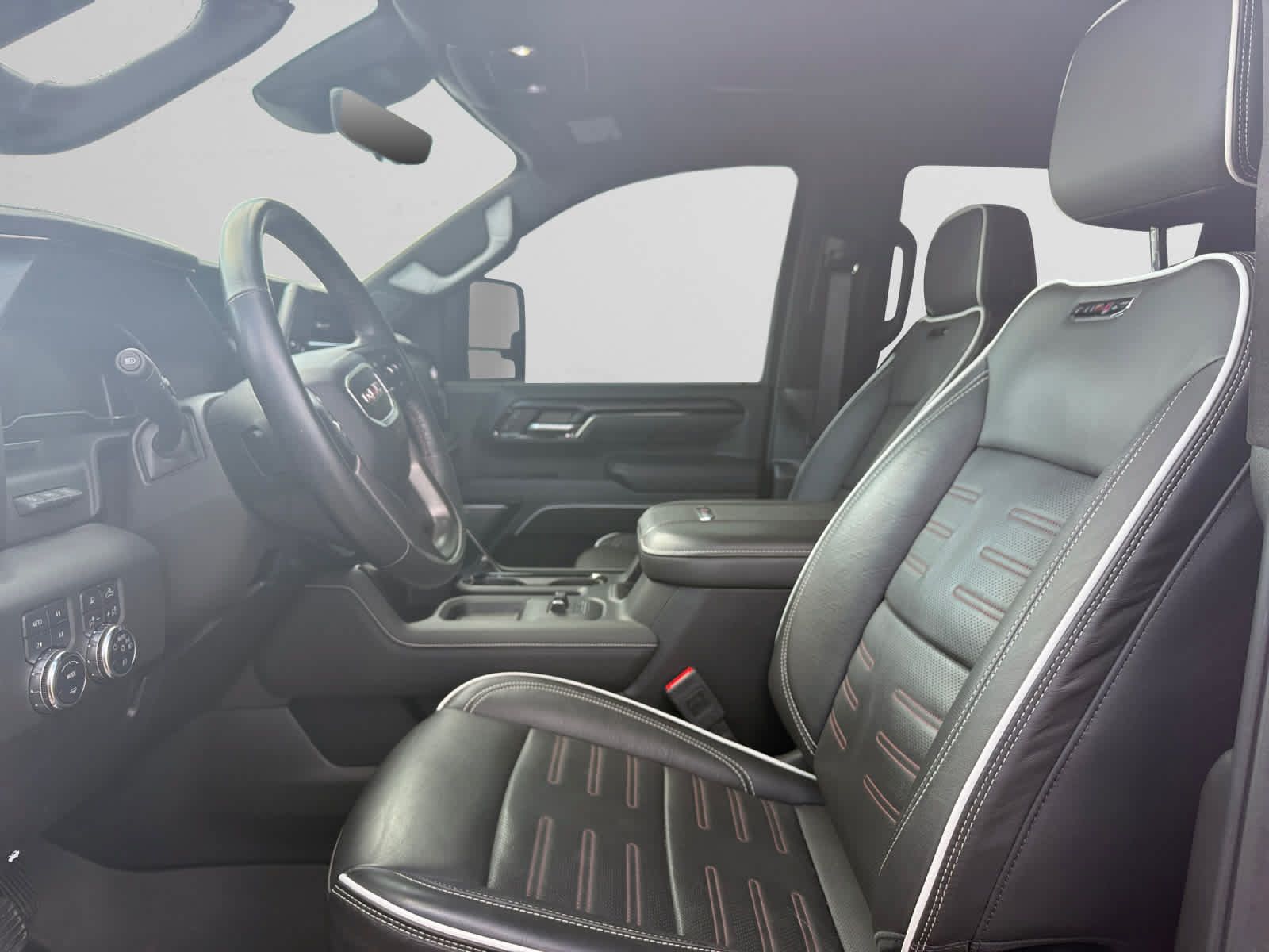 Used 2025 GMC Sierra 2500 AT4X AWD/4WD image 9