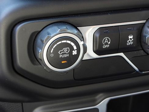 Used 2018 Jeep Wrangler Sport AWD/4WD image 65