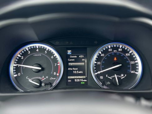 Used 2017 Toyota Highlander XLE image 14