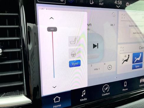 Used 2024 Chrysler Pacifica Touring-L image 30