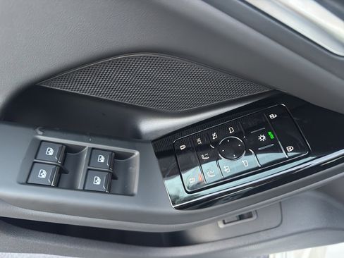 New 2025 Audi A6 e-tron Premium image 9