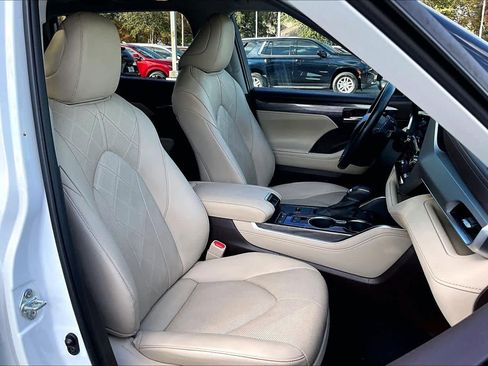 Used 2021 Toyota Highlander Platinum image 8