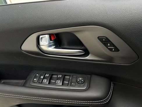 New 2026 Chrysler Pacifica Select FWD image 22