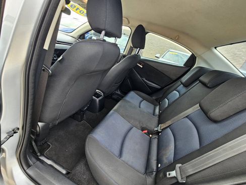 Used 2019 Toyota Yaris LE FWD image 10