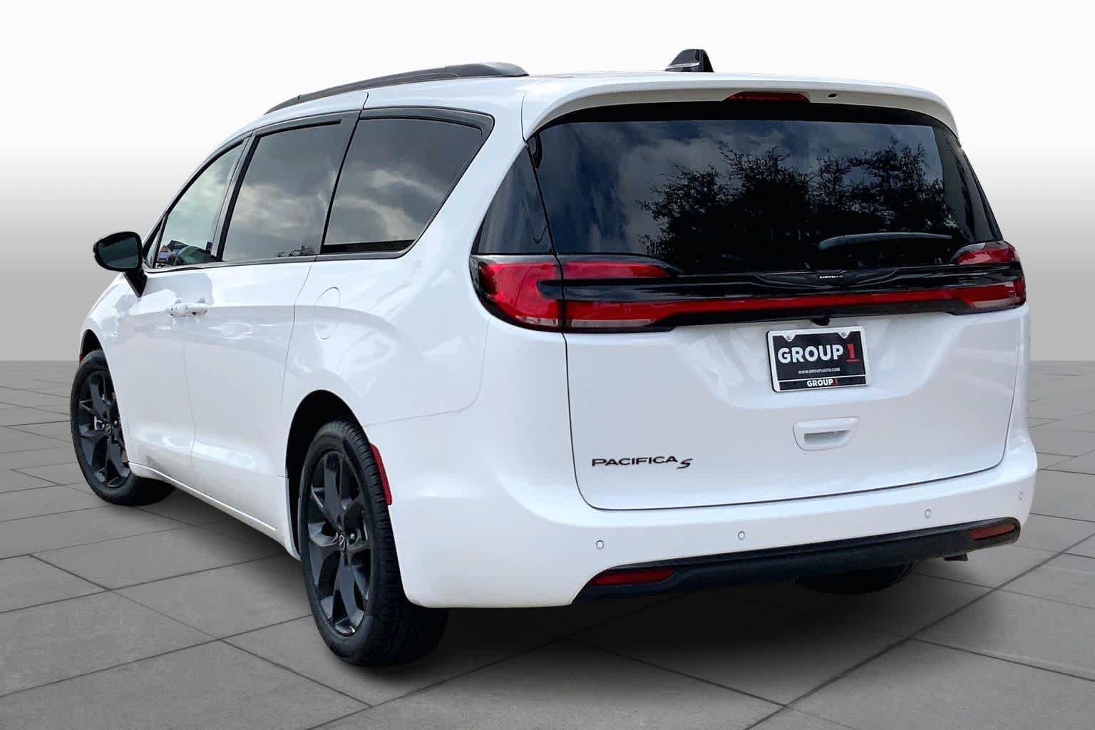 New 2026 Chrysler Pacifica Select w/ S Appearance Package FWD image 12