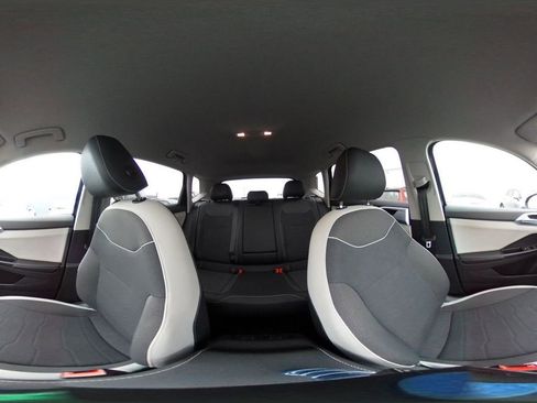 Used 2025 Volkswagen Taos SE image 42