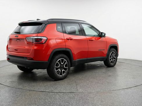 Used 2025 Jeep Compass Trailhawk AWD/4WD image 9