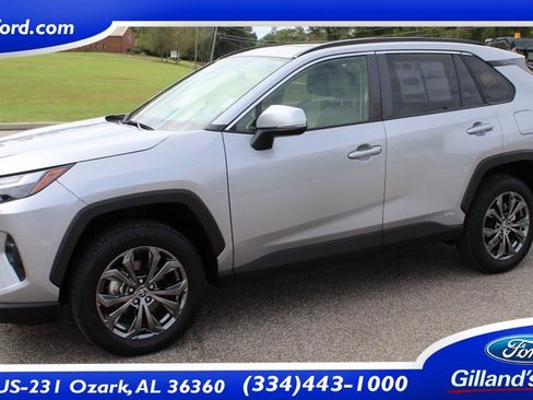 Used 2022 Toyota RAV4 XLE Premium image 1