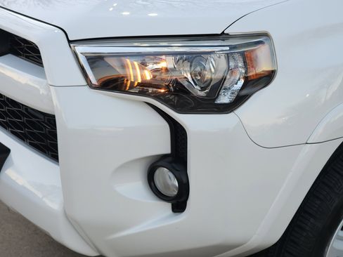 Used 2016 Toyota 4Runner SR5 image 6