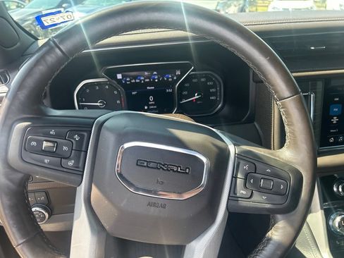 Used 2021 GMC Yukon XL Denali w/ LPO, Illumination Package AWD/4WD image 10