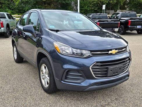 Used 2018 Chevrolet Trax LS w/ LPO, Cargo Package AWD/4WD image 8