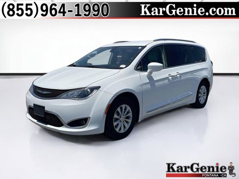 Used 2018 Chrysler Pacifica Touring-L FWD image 1