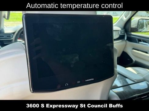 Used 2022 Jeep Wagoneer Series III w/ Rear Seat Video Group 1 RWD image 15