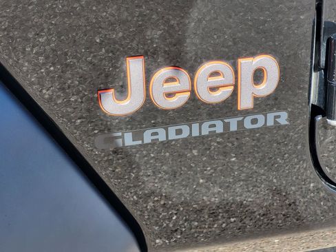 Used 2022 Jeep Gladiator Mojave image 11
