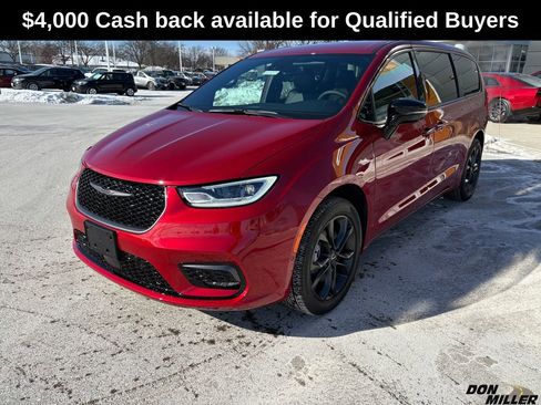 New 2026 Chrysler Pacifica Select image 1