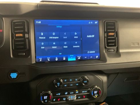 Used 2024 Ford Bronco Badlands AWD/4WD image 16