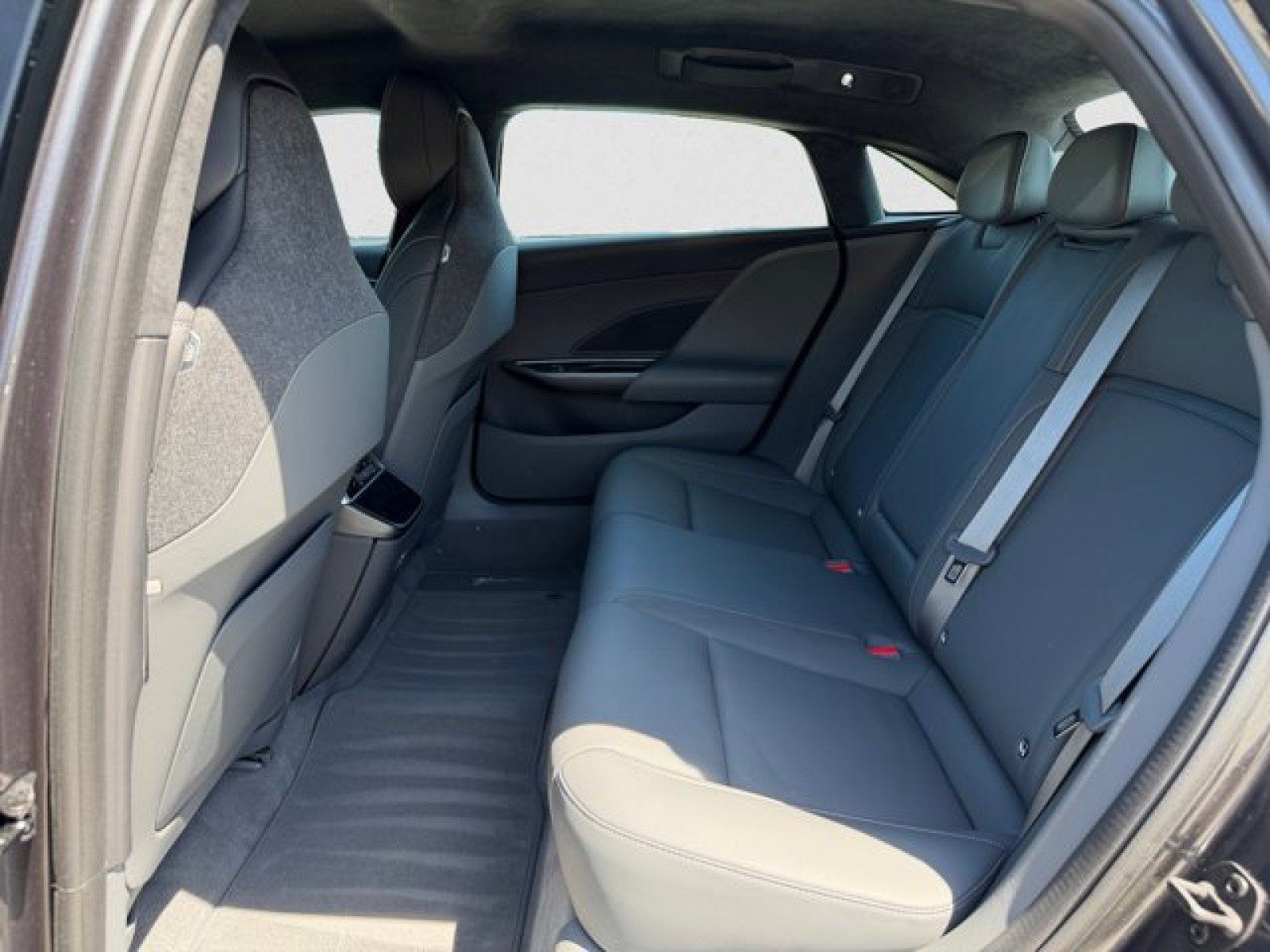 Used 2024 Lucid Air Pure RWD image 17