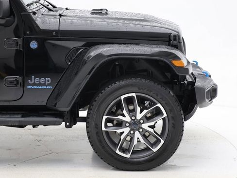 Used 2024 Jeep Wrangler Unlimited w/ Convenience Group image 4