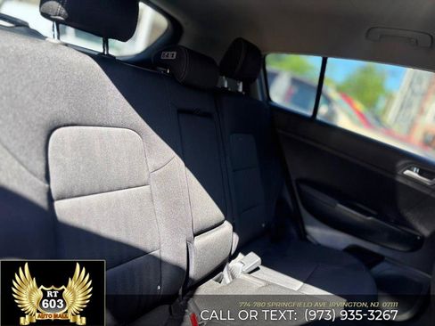 Used 2019 Kia Sportage LX AWD/4WD image 7
