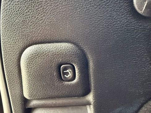 Used 2019 Jeep Grand Cherokee Altitude image 16