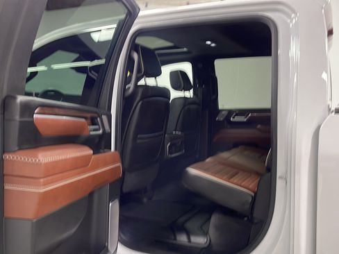 Used 2024 GMC Sierra 2500 Denali Ultimate AWD/4WD image 16