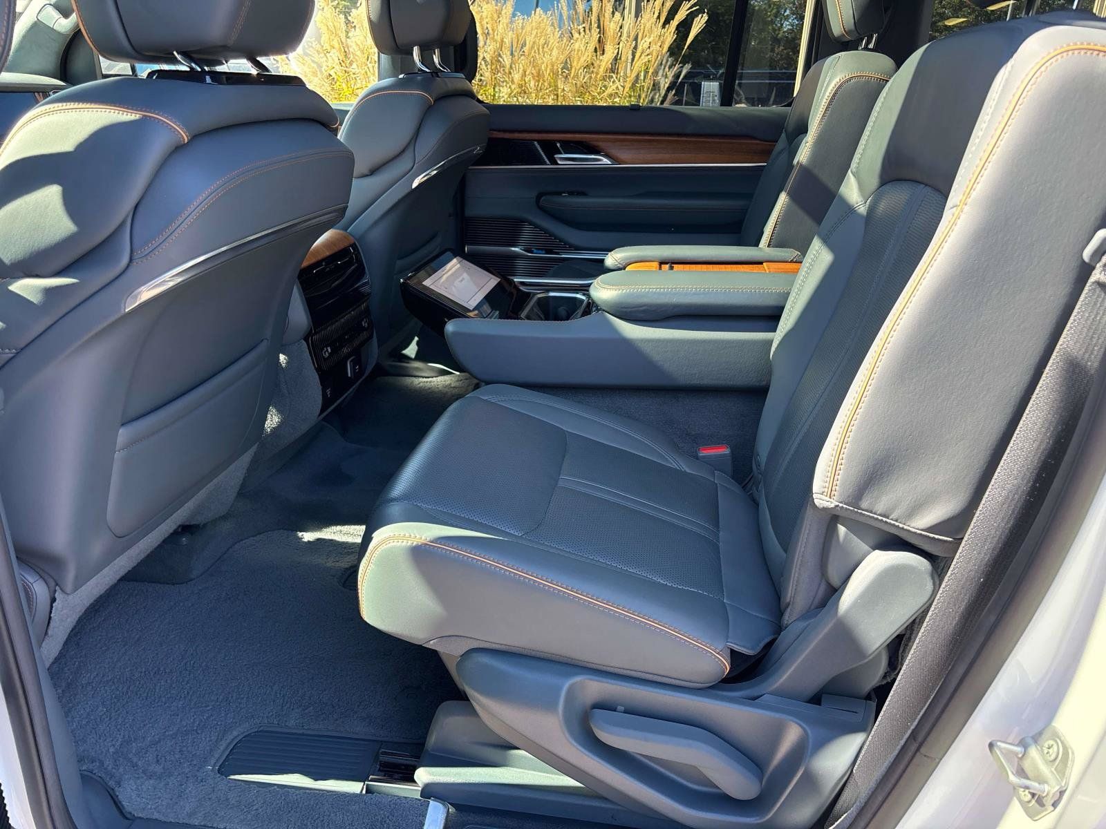 Used 2022 Jeep Grand Wagoneer Series II w/ Convenience Group III AWD/4WD image 9